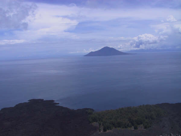anakkrakatau_sebesi-island-from-krakatau-crater-lip