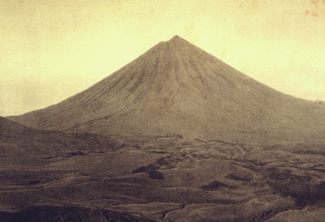 Inerie by E. Weissenborn (published in Kemnerling 1929, "Vulkanen van Flores," courtesy of Volcanological Survey of Indonesia) i4