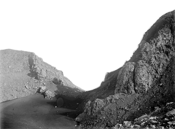 1922 unkn COLLECTIE_TROPENMUSEUM_Doorbraak_in_de_kraterwand_van_de_Gunung_Slamat_TMnr_10004084