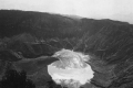 1916 un COLLECTIE_TROPENMUSEUM_De_vulkaan_Tangkoebanprahoe_met_kratermeer_West-Java_TMnr_60020267