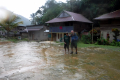 14-Down-to-pos-7-camp-6-and-Desa-Paku-Eduard-Gonzalez-september-2025-21