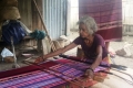 Weaving traditional Timorese tais in village near Ossu (Nicholas Hughes, July 2018)